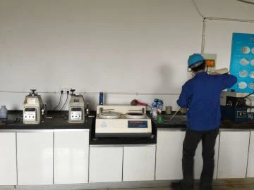 Technische Inspektion von Schrauben und Drähten
