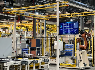 Industrieroboter führen die Modernisierung von Unternehmen an, um sich auf di...